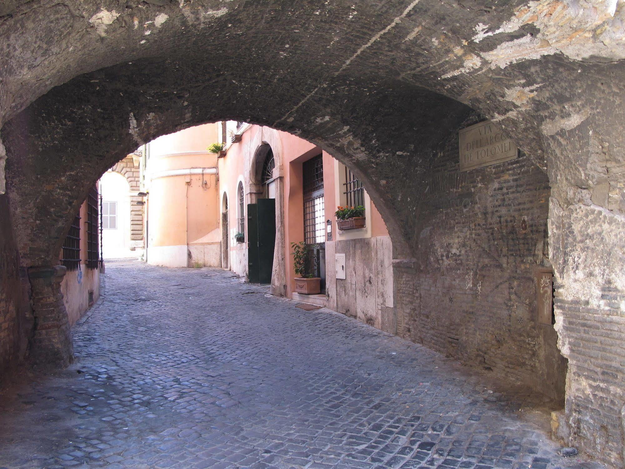 Guest House Arco Dei Tolomei Rome Exterior photo